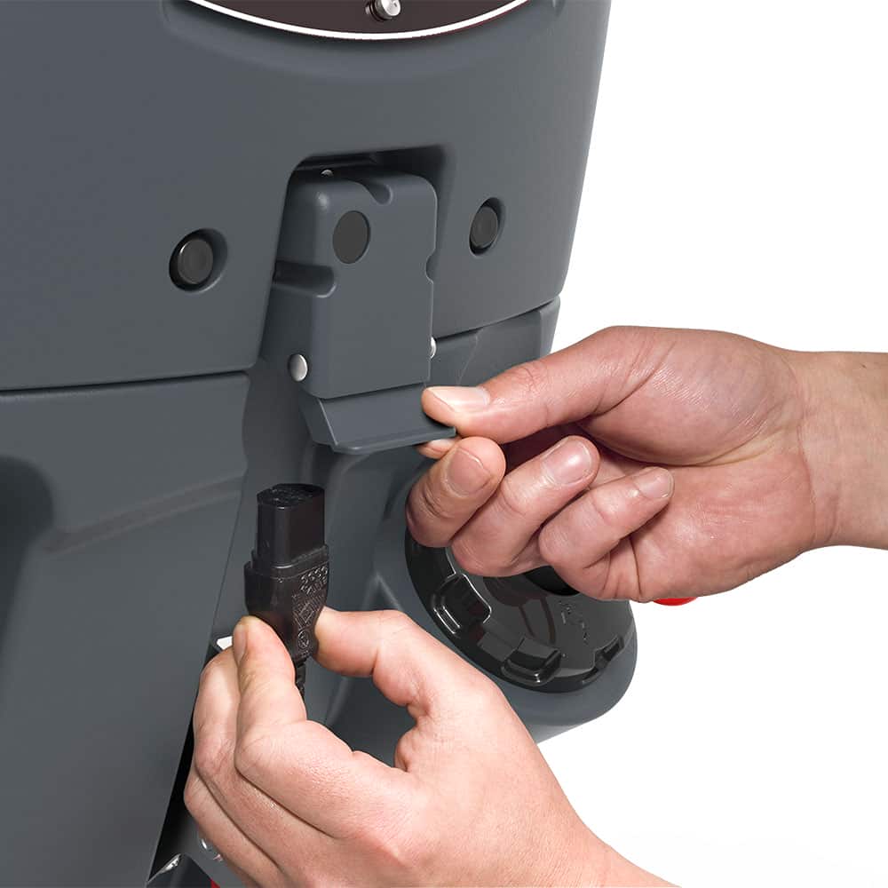 Numatic TBL6055/100T podłączenie zasilania Podłączanie przewodu zasilającego w maszynie do mycia podłóg Numatic TBL6055/100T