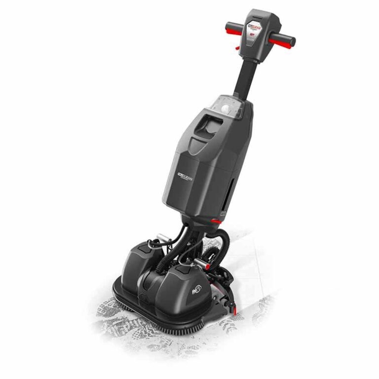 Numatic NCC 440NX - maszyna do mycia podłóg Maszyna do mycia podłóg Numatic NCC 440NX czyszcząca zabrudzoną powierzchnię, widok z przodu